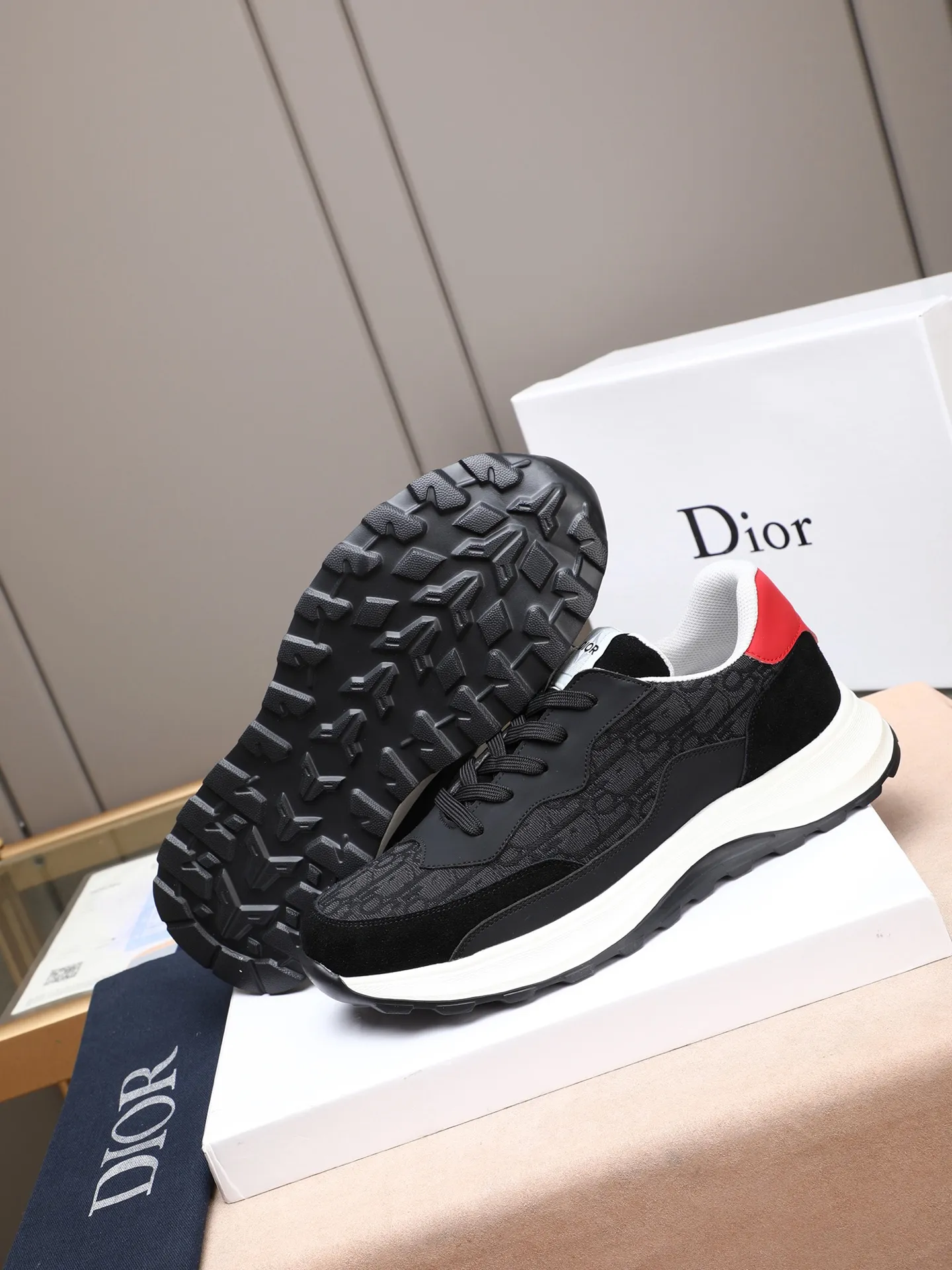 🆕🆕🆕Men's Shoes💰P460 Dior's avant-garde and versatile fashionable men's shoes are privately modeled, calfskin stitched with Dior's special waterproof fabric, fashionable, simple, stylish, eye-catching and classy. It will subvert old ideas and be a must-have for fashionistas who want to spend time with you! Must keep it for yourself! High-end comfort but low-end, high-end quality workmanship. Code number: 38-44 (45 customized) 4 colors for your choice [kiss][kiss][kiss]